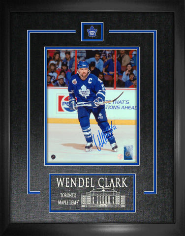 Clark,W Signed 8x10 Etched Maple Leafs Blue Action-V